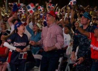 Presidente Abinader acude al Malecón para presenciar juego entre República Dominicana y Estados Unidos junto a los capitaleños