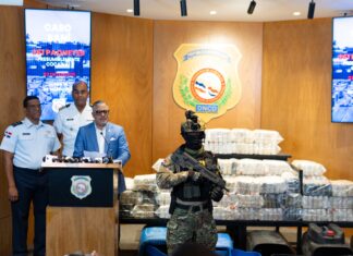 Incautan 261 paquetes de presunta cocaína en las proximidades de las costas de Baní en la provincia Peravia y arrestan a dos hombres