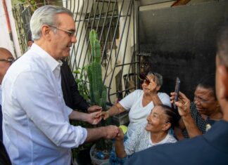 Presidente Abinader continúa supervisión en zonas vulnerables ante impacto de lluvias; durante visita a Los Platanitos, instruye a la alcaldía trabajar en solución definitiva a la laguna que afecta la zona