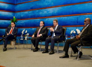 Leonel valora diálogo “cordial y respetuoso” con comisión oficial y sostiene que los sacrificios debe asumirlos el Gobierno y ser comunicados con transparencia