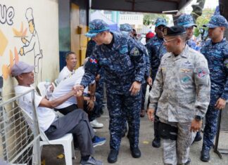 Director de la Policía Nacional refuerza seguridad y cercanía comunitaria con recorrido por Capotillo y Gualey