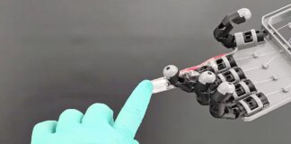 Desarrollan una piel electrónica elástica que permite a los robots responder al tacto