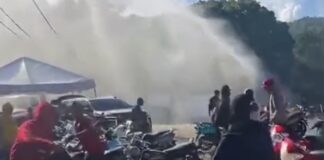 Policía reprime con gases lacrimógenos y chorros de agua protesta contra proyecto minero de GoldQuest en San Juan
