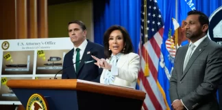 Agente herido en cena de Trump fue alcanzado por perdigones del sospechoso detenido