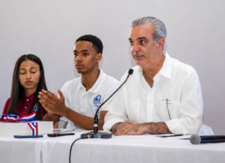 Abinader entrega 436 becas del ITLA a jóvenes de Pedro Brand