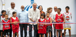 Presidente Abinader inaugura el techado del Centro Educacional Santo Cura de Ars (Cescar) para impulsar el deporte y la formación integral de más de 1,500 estudiantes en Capotillo