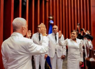 Julito Fulcar asume la Vicepresidencia del Senado y coloca a Peravia en la dirección de la Cámara Alta