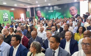 Leonel encabeza jornada de capacitación de la Fuerza del Pueblo y plantea convertir el partido en un “centro de aprendizaje permanente”