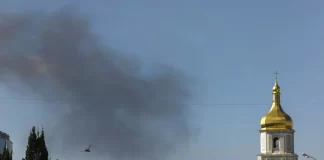 Continúan los ataques de Rusia y Ucrania a pesar de la visita de emisarios de EE.UU.