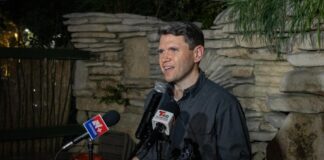 El candidato demócrata al Senado por Texas dice que Elon Musk busca “comprar” un escaño en el Congreso